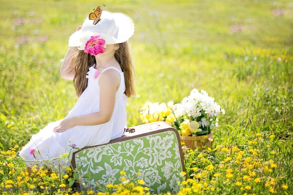 小女孩 戶外 寫真 花草 女孩 花朵 箱子 人物圖庫 兒童幼兒