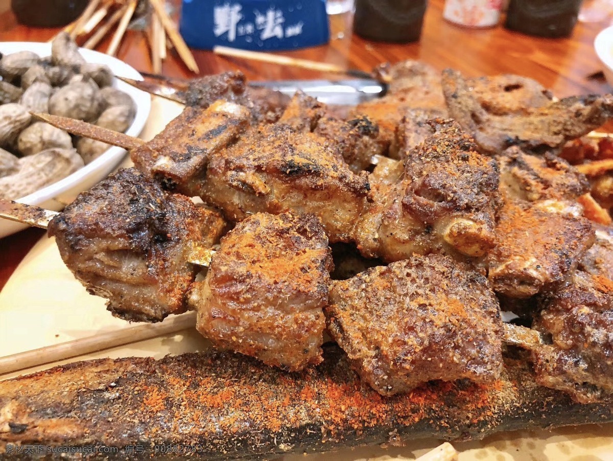 燒烤 烤串 擼串 排骨 羊排 肉串 羊肉 魚(yú) 秋刀魚(yú) 花生 羊肉串 夜宵 食物 美食 食品 美味 聚餐 背景 插圖 美食合輯 餐飲美食 傳統(tǒng)美食