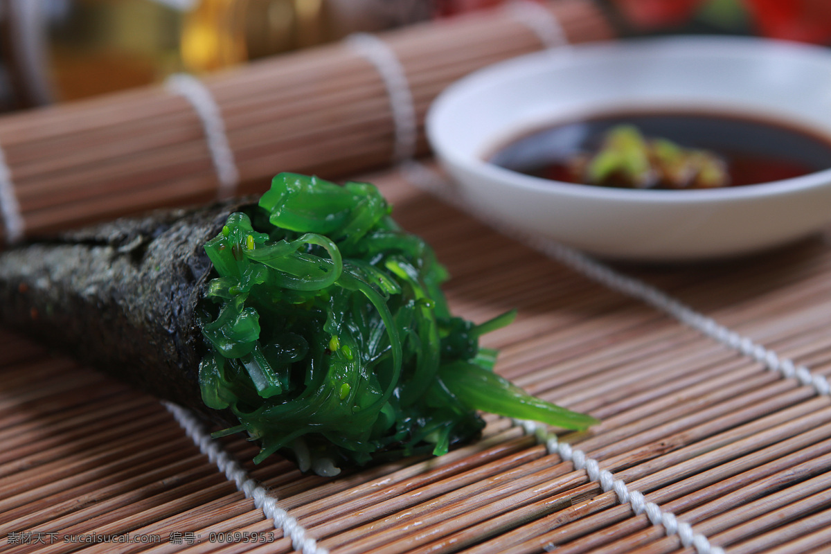 海草手卷壽司 海草手卷 手卷壽司 美味壽司 可口壽司 綠色壽司 軍艦壽司 壽司 壽司攝影 傳統(tǒng)美食 壽司工具 餐飲美食 工具