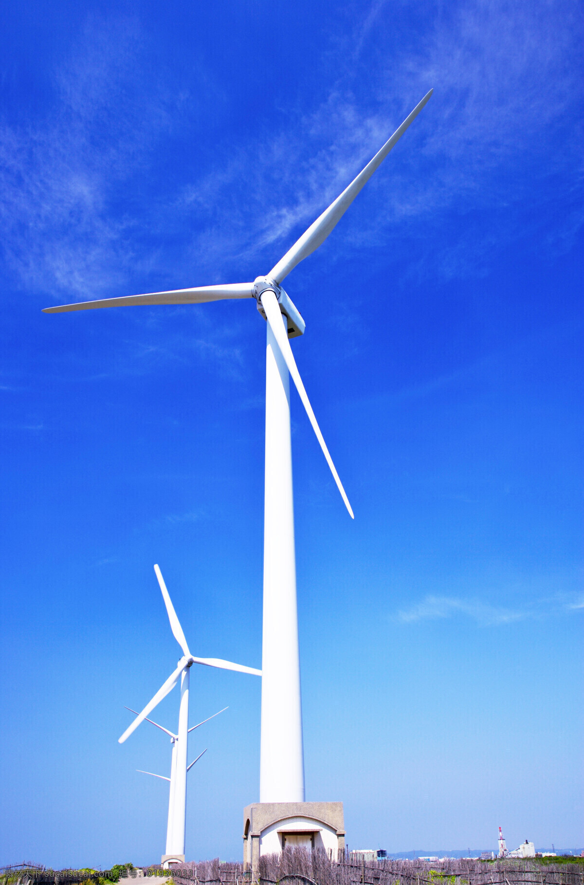 风力发电 风车 电力风车 绿色环保 绿色能源 绿色电力 蓝天 白云 自然风光 村庄 郊外风光 可再生能源 再生能源 环保能源 工业生产 现代科技