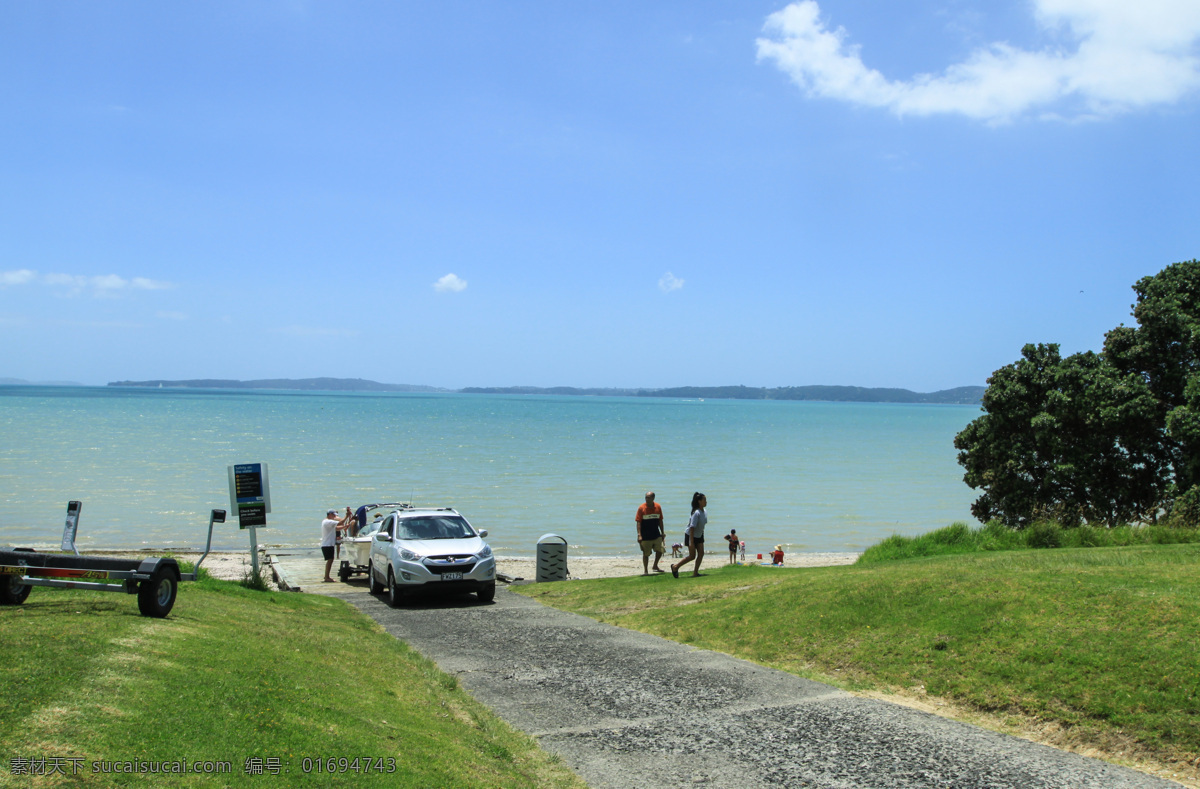 新西兰 海滨 风景 天空 蓝天 白云 远山 大海 海水 海湾 海滩 绿地 草地 绿树 游人 车辆 风光 旅游摄影 国外旅游