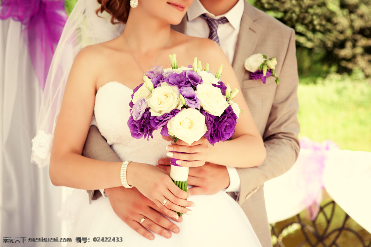 抱 花球 新郎 新娘 新人 婚禮 禮服 婚紗 新人情侶 婚禮圖片 生活百科