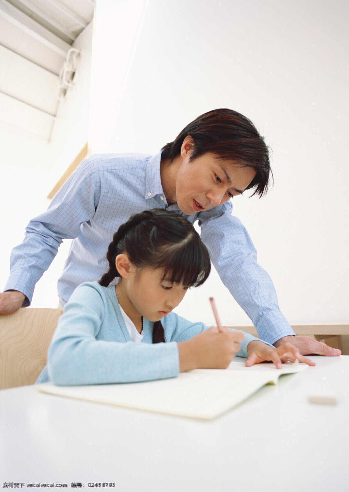 輔導(dǎo)功課 老師 小孩 學(xué)生 父親 功課 做作業(yè) 人物圖庫 人物攝影 人物篇 攝影圖庫