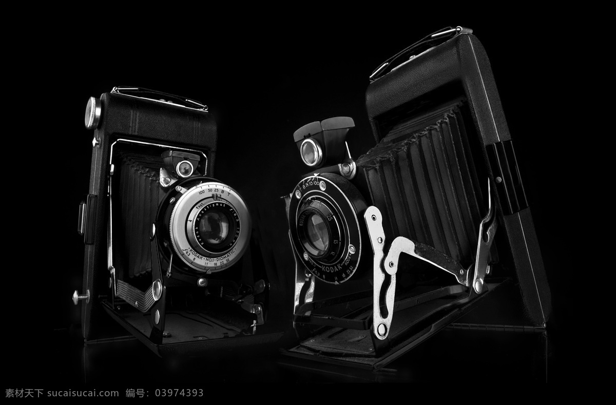 黑色背景 生活百科 生活素材 相机 古董 古董相机 古老相机 怀旧相机 伸缩镜头 psd源文件