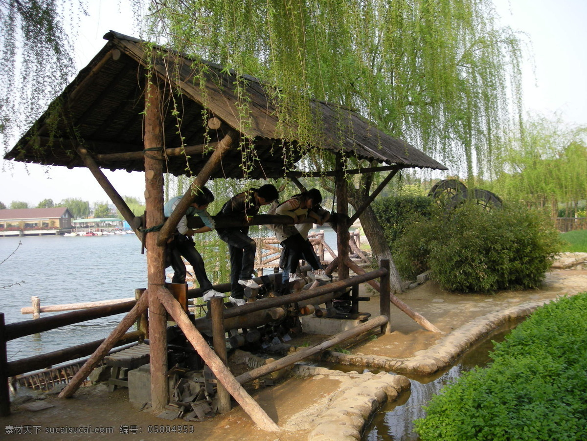 戲踩水車 天目湖 旅游 水車 垂柳 戲水 農(nóng)田 湖水 旅游攝影 人文景觀 攝影圖庫