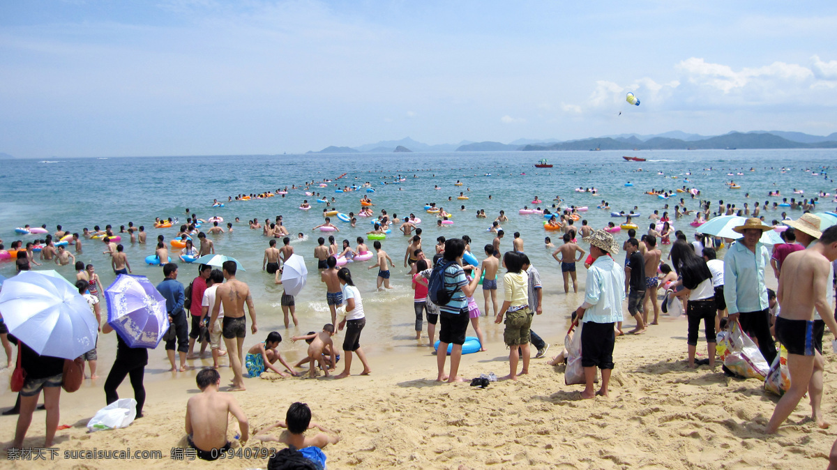 沙灘 海邊 大梅沙 人們 游戲 游泳 海 海浪 聚集 打傘 游人 旅游 國(guó)內(nèi)旅游 旅游攝影
