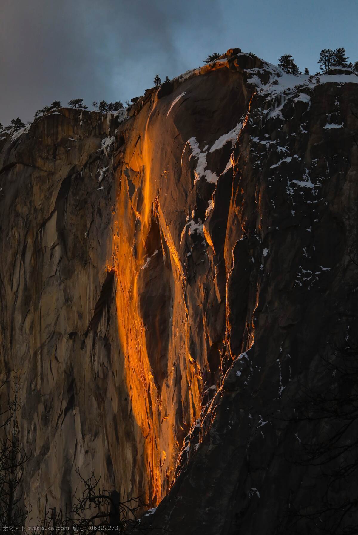 火山熔岩 火山 火山峭壁 岩浆 黄色 红色熔岩 悬崖峭壁 高山 大山 雪山 自然景观 自然风景