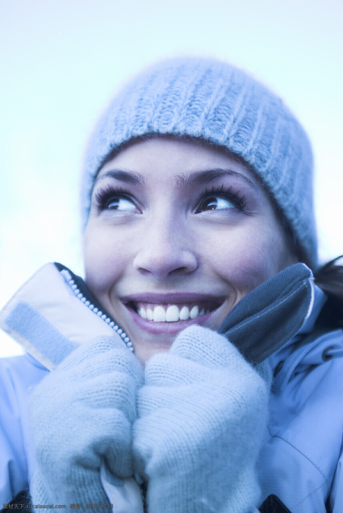 捂住 領(lǐng)子 美女圖片 美女 雪地 外國人物 冬天 生活人物 人物圖片