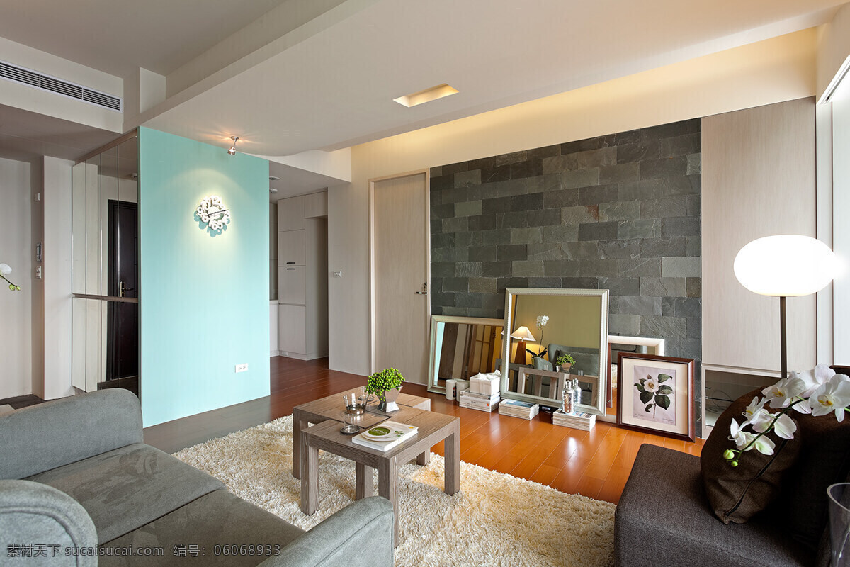 现代 简单 客厅 素色 电视 背景 墙 室内装修 效果图 方形餐桌 客厅装修 白色落地灯 蓝色背景墙