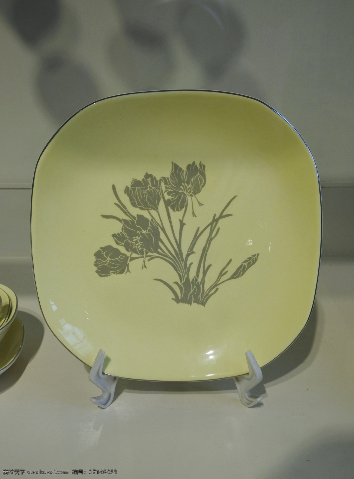 陶瓷盤子 碟子 陶瓷碗 餐具 花紋 茶具 茶杯 裝飾品 擺件 藝術品 瓷器 陶瓷 罐子 彩釉 紫砂 紫砂壺 花瓶 宜興陶瓷 宜興紫砂 壺 酒壺 瓶子 藍瓷 博物館 文化藝術 傳統(tǒng)文化