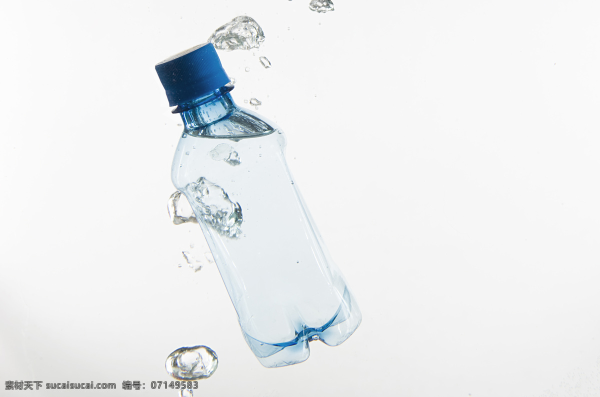 水瓶 创意 广告摄影 矿泉水瓶 塑料瓶 入水 水中 水珠 水泡 广告 文化艺术