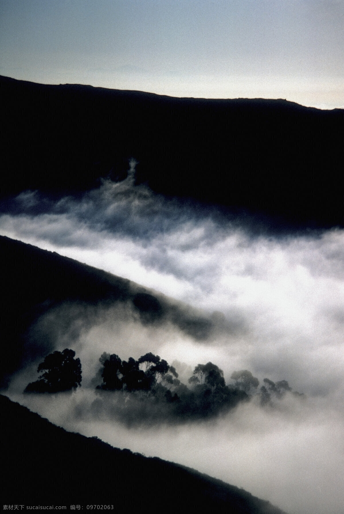 山间 云雾 景色 云雾缭绕 大山 云雾山 峰峦 摄影图片 自然景观 山水风景 风景图片