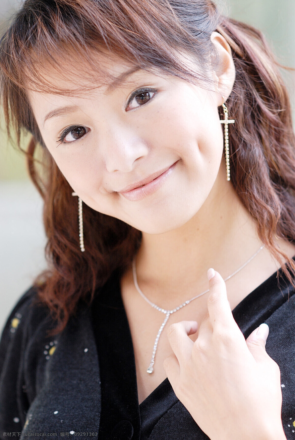 封面 封面美女 服裝模特 紅色 花 戒子 晶瑩剔透 靚女 可愛 俏皮 美女 模特 連衣裙 圍巾 毛巾 鉆戒 鉆石 美女模特 清純 青春 臺灣美女 茵芙 微笑 秀發(fā) 卷發(fā) 美麗 手 毛線 白皙 玫瑰 毛衣 帽子 紫色 人物圖庫 人物攝影 臺灣美女模特 高清晰大圖集 攝影圖庫