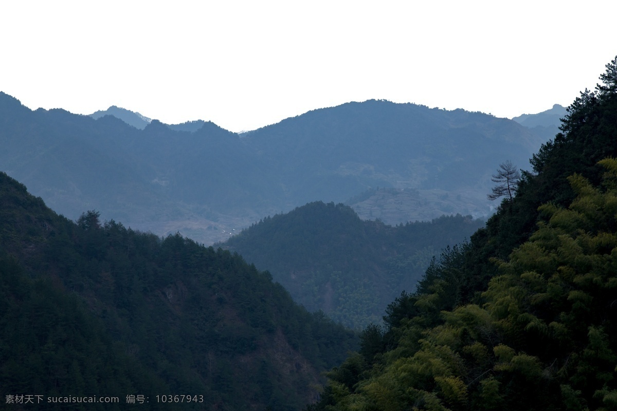 綿延 起伏 重巒疊嶂 山峰 大山 群山連綿 山巖 山谷 峭壁 彩色巖石 森林 綠樹 黃花 自然風光 山水風景 自然景觀