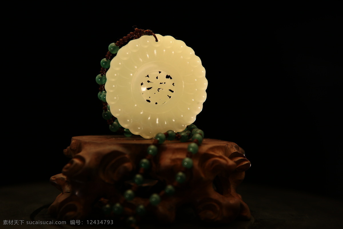 和田玉掛墜 和田玉 玉器 玉墜 項鏈墜 白玉 華貴 溫潤 古樸 典雅 中華 傳統(tǒng) 文化 首飾 飾品 商品展示 傳統(tǒng)文化 文化藝術