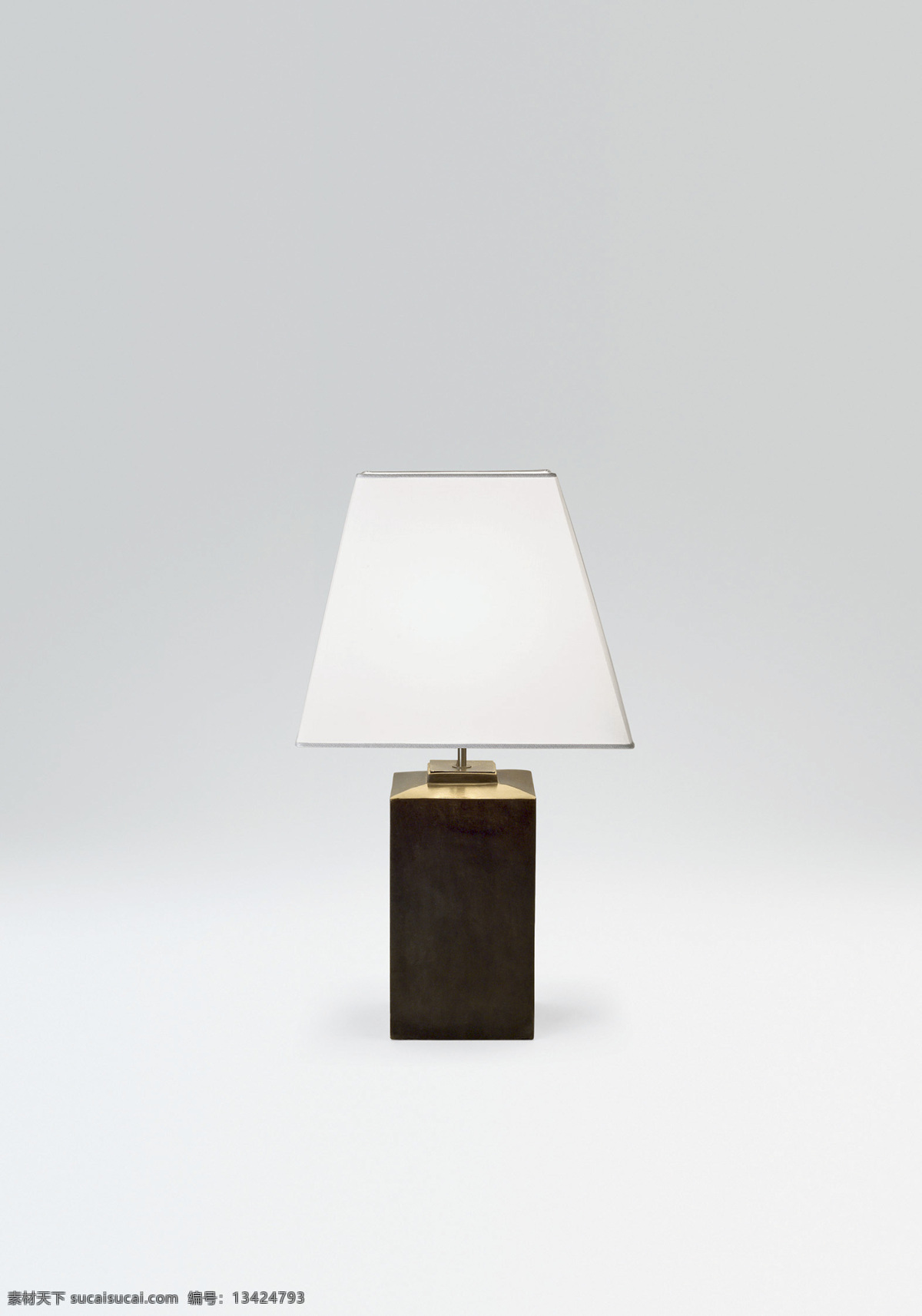 玻璃 側(cè)面 燈光 工藝品 家居 家居生活 家具 淺色背景 奢侈品 臺燈 阿瑪尼系列 現(xiàn)代 深色 溫馨 藝術(shù)品 生活百科 臺燈系列 攝影圖庫 381 淘寶素材 其他淘寶素材