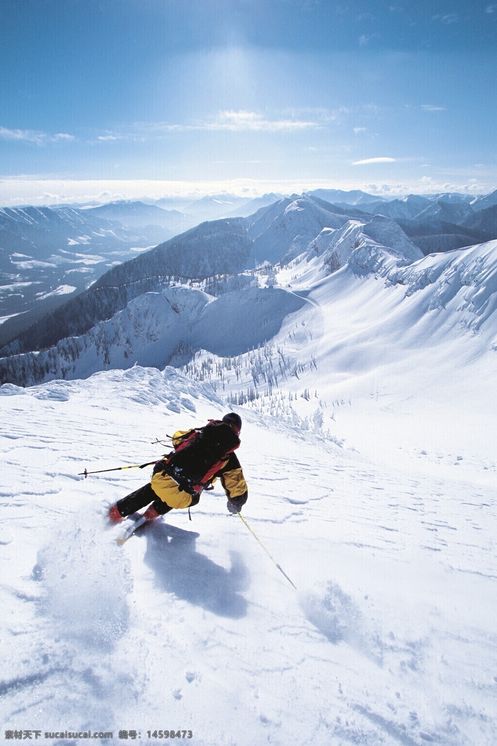 滑雪 雪山 冬季运动 滑雪者 山脉 雪景 高山滑雪 户外运动 极限运动 阳光 蓝天 雪地 滑雪服 滑雪杖 滑雪技巧 雪粉 滑坡 白雪覆盖 风景