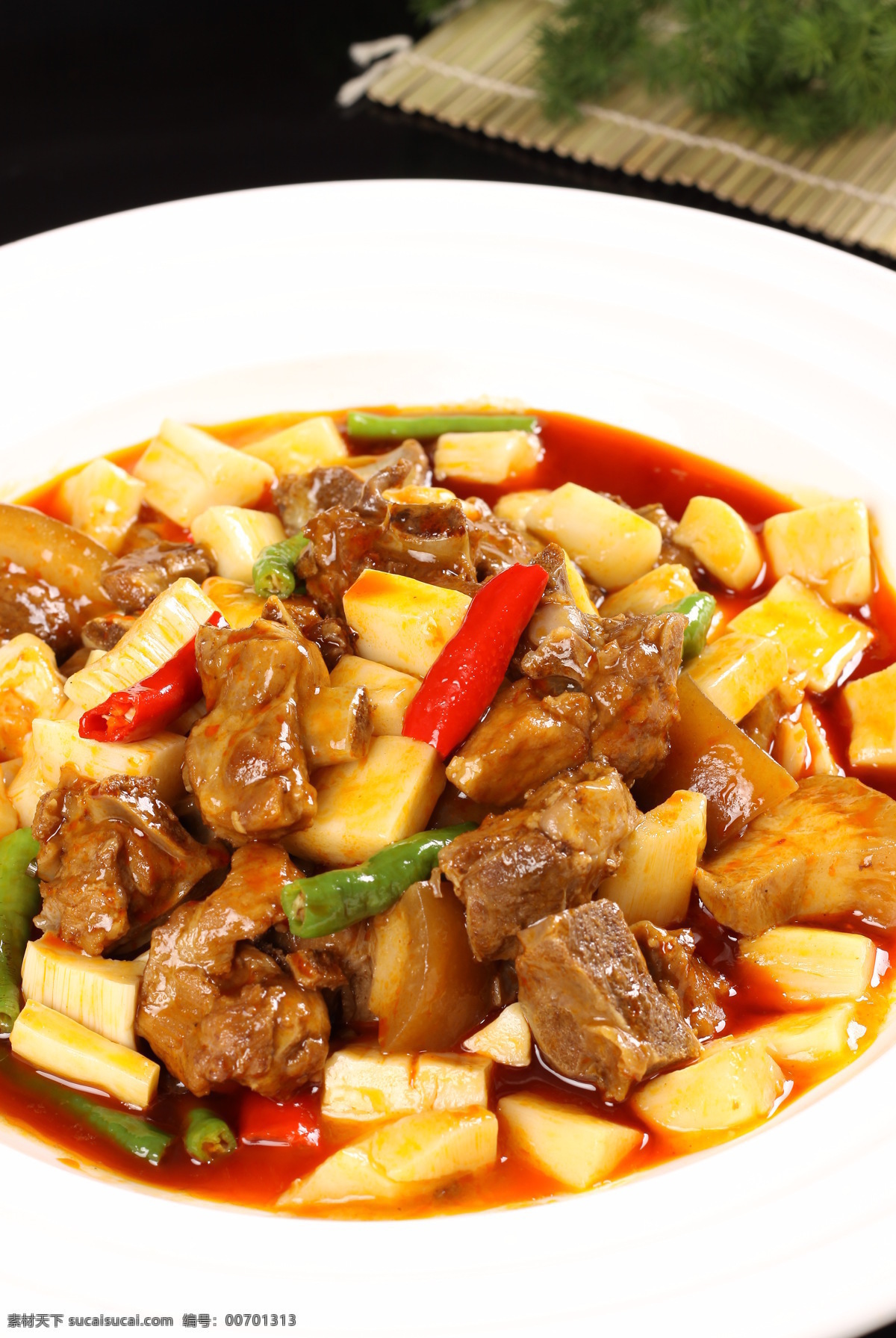 红烧肉 红焖肉 毛氏红烧肉 毛式红烧肉 毛公烧肉 毛式烧肉 高清菜谱 萝卜红烧肉 红烧肉焖萝卜 土豆红烧肉 热菜 餐饮美食 传统美食 白色
