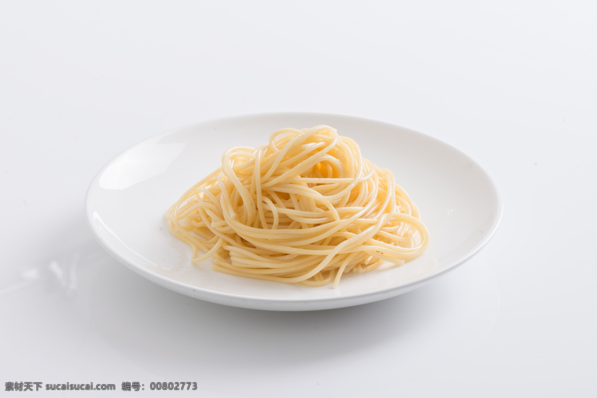 意大利面侧视 纯意大利面 意面 西餐 白盘意大利面 摄影拍照 餐饮美食 西餐美食