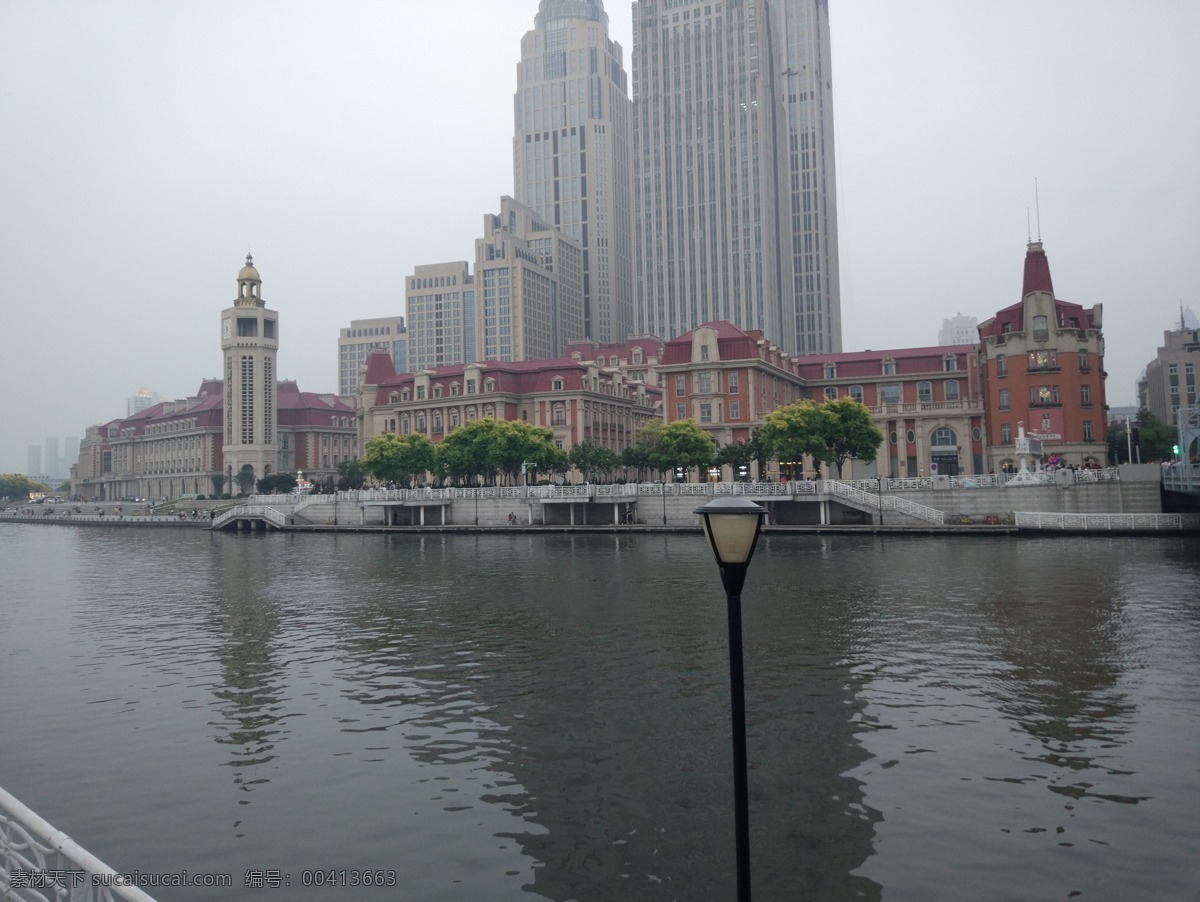 天津特色建筑 天津 火车站附近 世纪钟 还和 津湾广场 自然景观 建筑景观