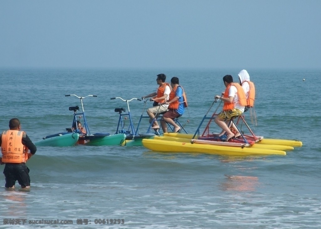 水上自行车 近海 海面 三辆 控车人 骑行 推行 体育运动 国内旅游 旅游摄影