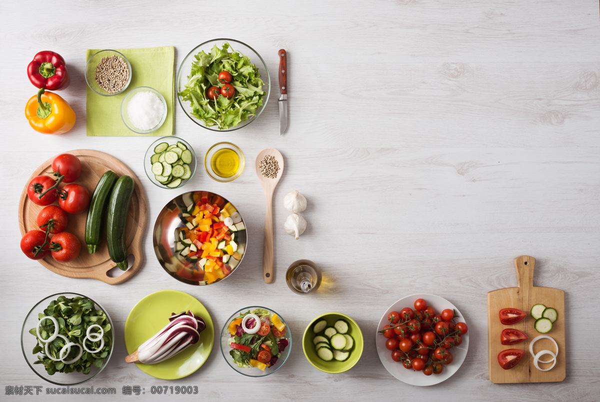新鲜蔬菜摄影 辣椒 蔬菜沙拉 番茄 西红柿 南瓜 沙拉美食 健康营养 菜板 木板背景 其他类别 餐饮美食 灰色