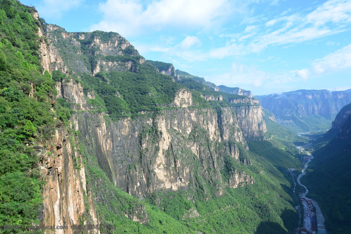 绿色 山林 蓝天 白云 山 树木 青山 山峰 高山 山脉 云海 朦胧 自然景观 山水风景