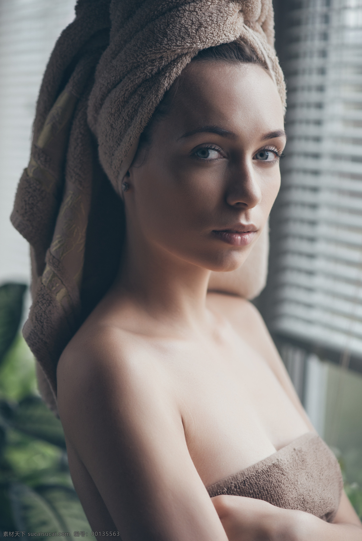 裹 浴巾 美女图片 性感美女 时尚美女 美女模特 美女写真 外国女性 欧美女人 人物图片