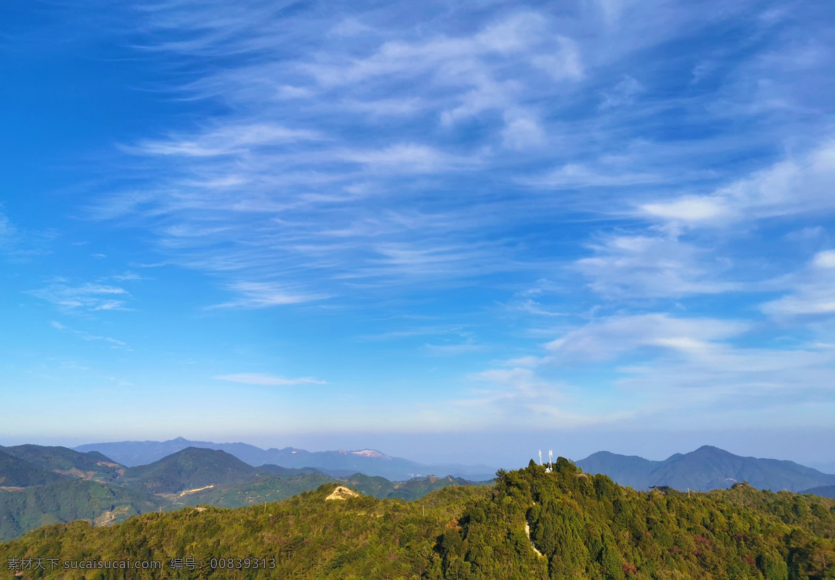蓝天下的山 蓝天 白云 高山 漳浦风景 车本风光 漳浦风光 蓝天素材 蓝天背景 清新的蓝天 晴天 自然景观 自然风景