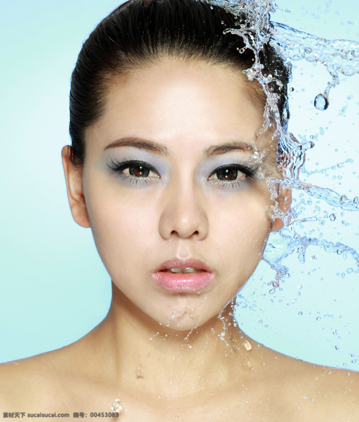 水妆 水 妆 美女 蓝 广告 妆面 泼水 人像 特写 头像 清爽 人物摄影 人物图库