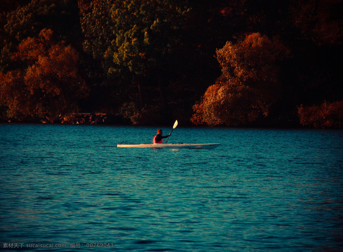 皮划艇 皮艇 划船 小船 水上运动 体育项目 体育竞技 文化艺术 体育运动