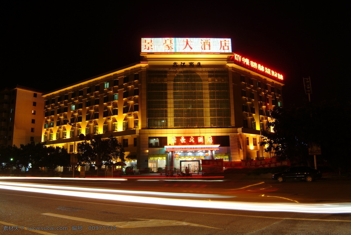 灯带 建筑摄影 建筑园林 酒店大堂 楼体亮化 绿化带 马路 汽车 酒店 大楼 夜景 酒店大楼夜景 酒店大楼 家居装饰素材 灯饰素材