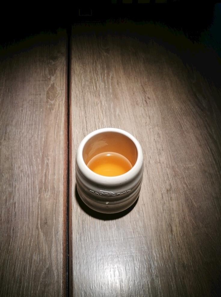 木质 桌子 上 清茶 一杯 木桌 茶杯 茶具 静物 餐饮美食 饮料酒水