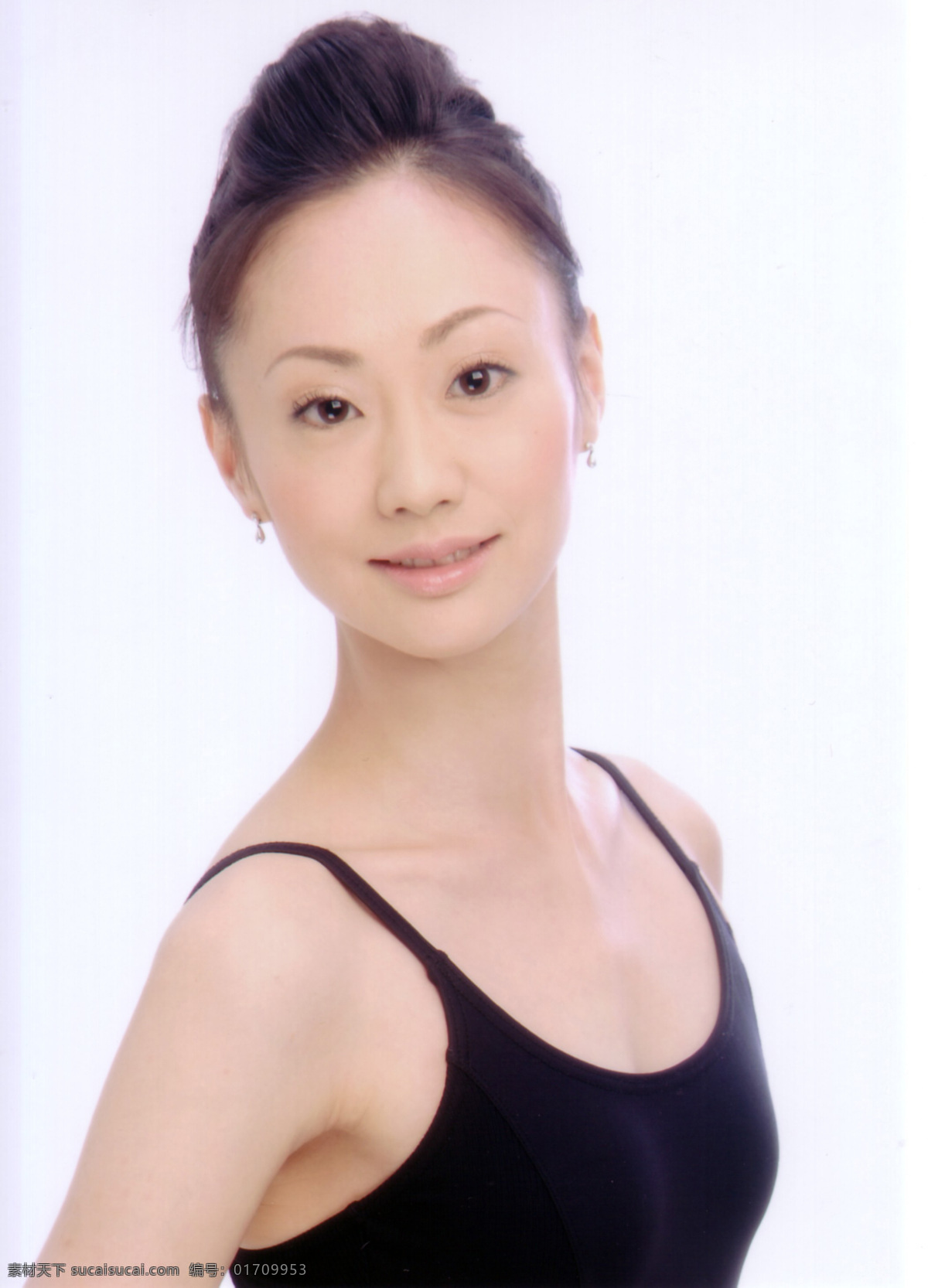 成熟 东方 发型 活力 开放 可爱 快乐 美丽 美女 舞蹈家 亚洲 黄种人 女人 女孩 美人 年轻 肤色 魅力 美艳 风韵 妩媚 性感 微笑 自信 面孔 脸庞 秀发 身材 身段 热辣 低胸 东方面孔 女性女人 人物图库 psd源文件