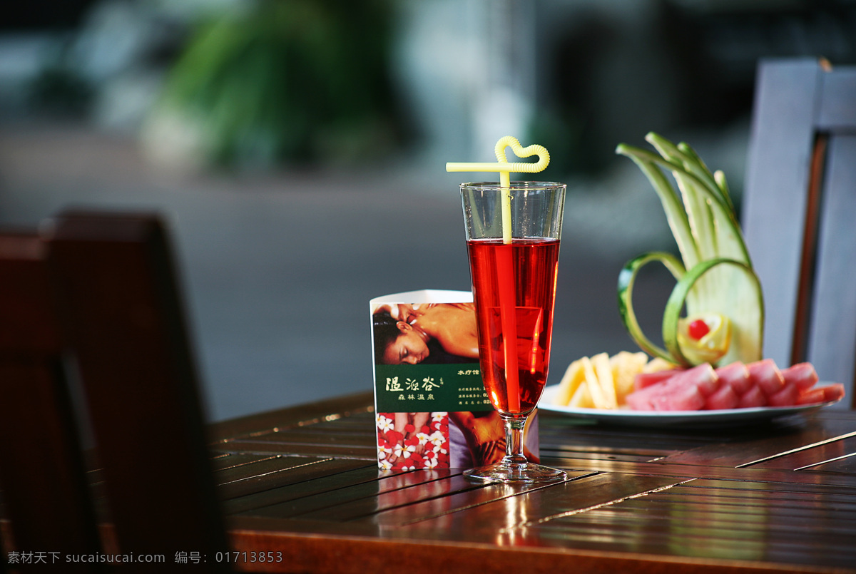 鸡尾酒 果盘 垂涎欲滴 餐饮美食 户外 水果拼盘 饮料酒水 psd源文件 餐饮素材
