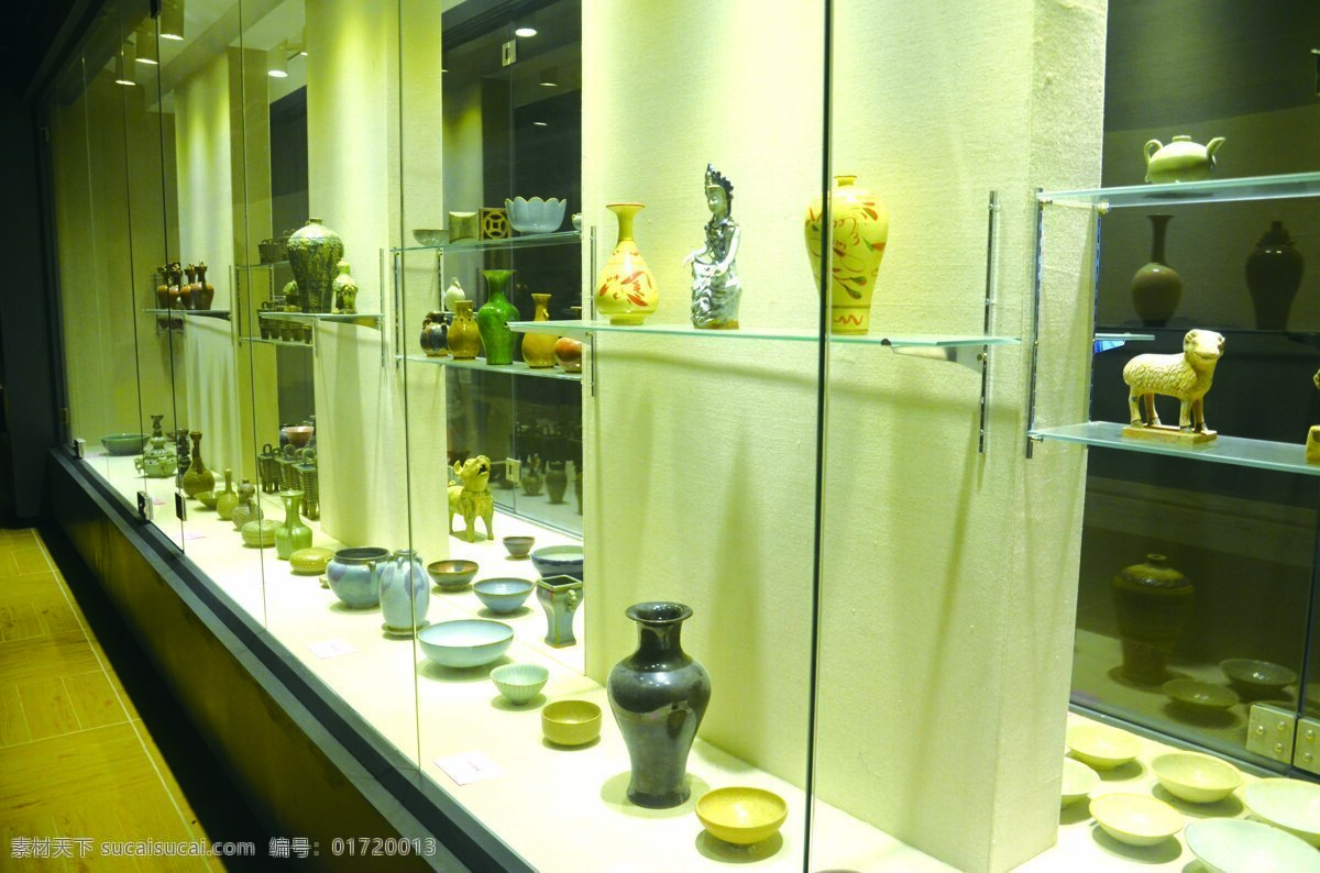 博物馆 陶罐 古董 瓷器 瓶子 馆子 文物展 展厅 展柜 玻璃展柜 文化艺术 传统文化