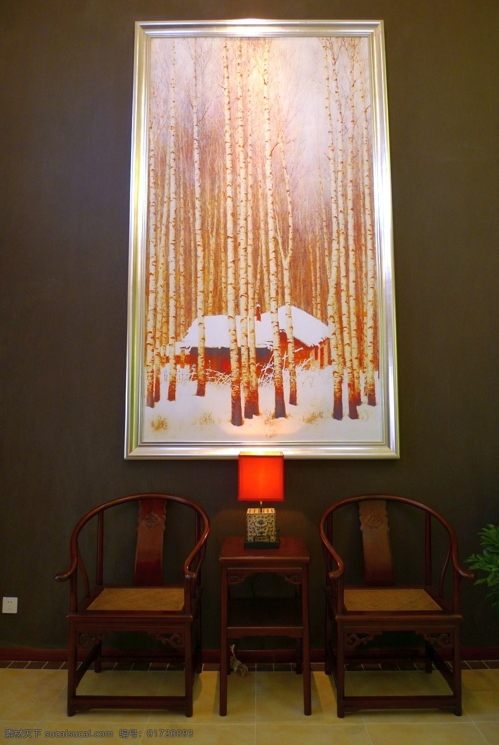 别墅 室内 背景 墙 装修 效果图 背景墙 黄色灯光 复古 木质太师椅 创意台灯