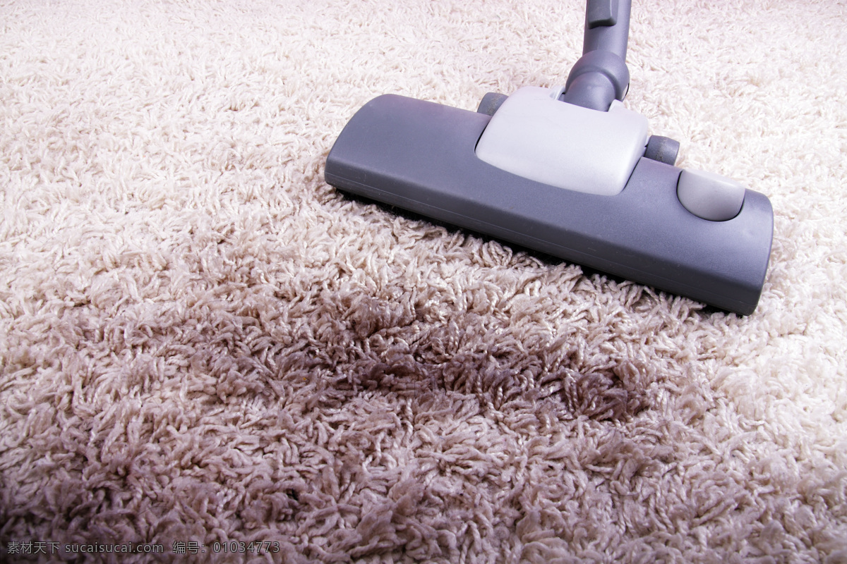 吸尘器 下 地毯 地板 人物 打扫卫生 其他类别 生活百科
