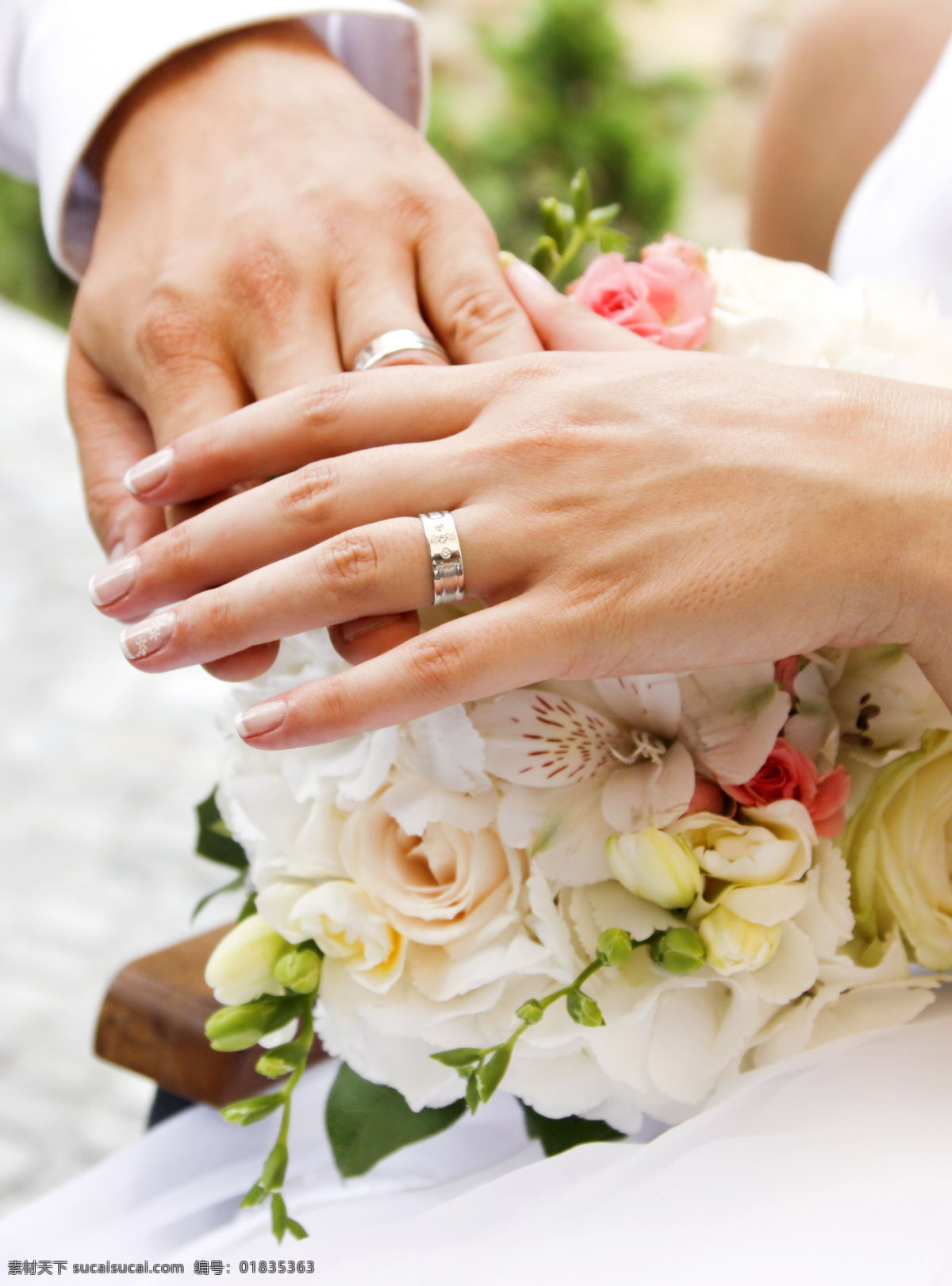 婚礼 花束 婚礼花束 玫瑰花 花朵 结婚戒指 钻戒 戒指 温馨浪漫 双手 婚礼图片 生活百科