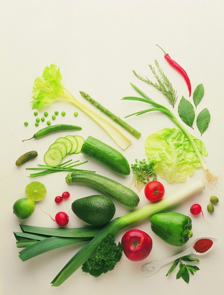 砧板上的蔬菜 黄瓜 西红柿 芹菜 有机蔬菜 绿色蔬菜 蔬菜 生物世界