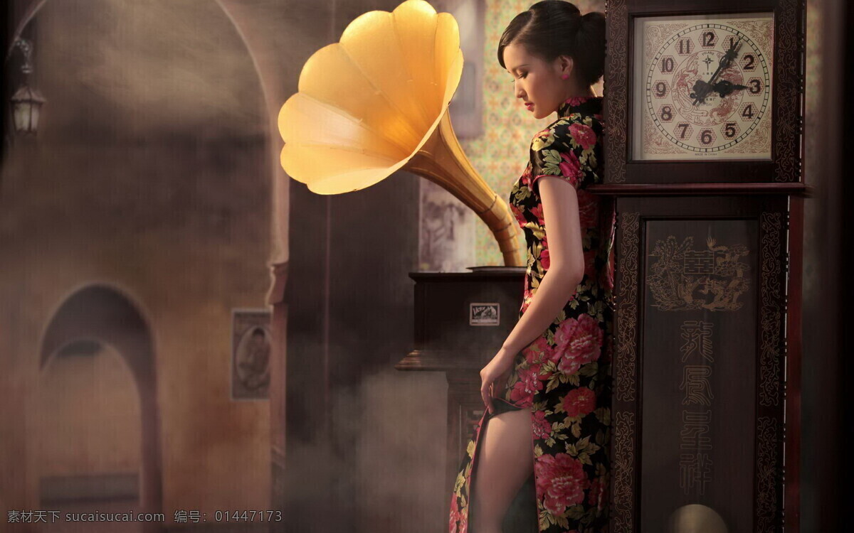 老上海女人 怀旧老上海 怀旧 室内 写真 美女 气泡 留声机 喇叭 时钟 旗袍 人物摄影 美女模特 女性女人 人物图库