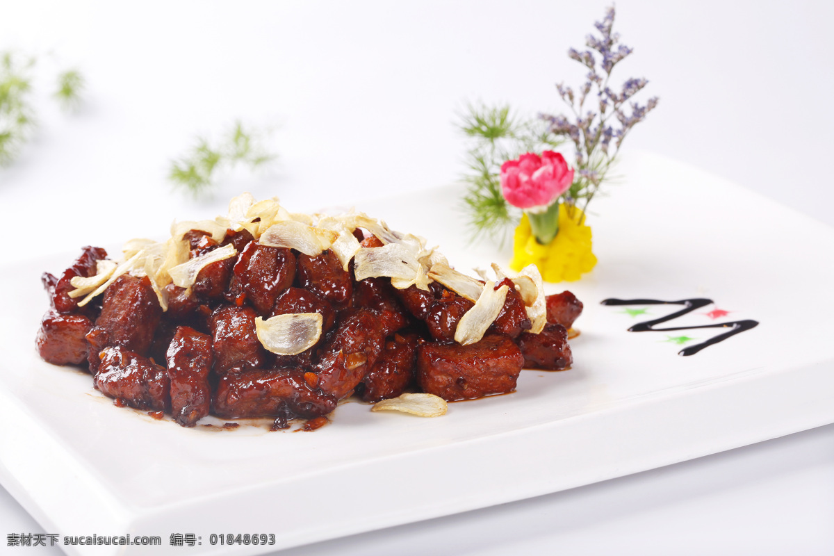 金蒜牛仔粒 金蒜黑椒牛粒 黑椒牛仔粒 牛仔粒 牛肉粒 牛肉 黑蒜 黑椒牛肉 传统美食 餐饮美食 高清菜谱用图