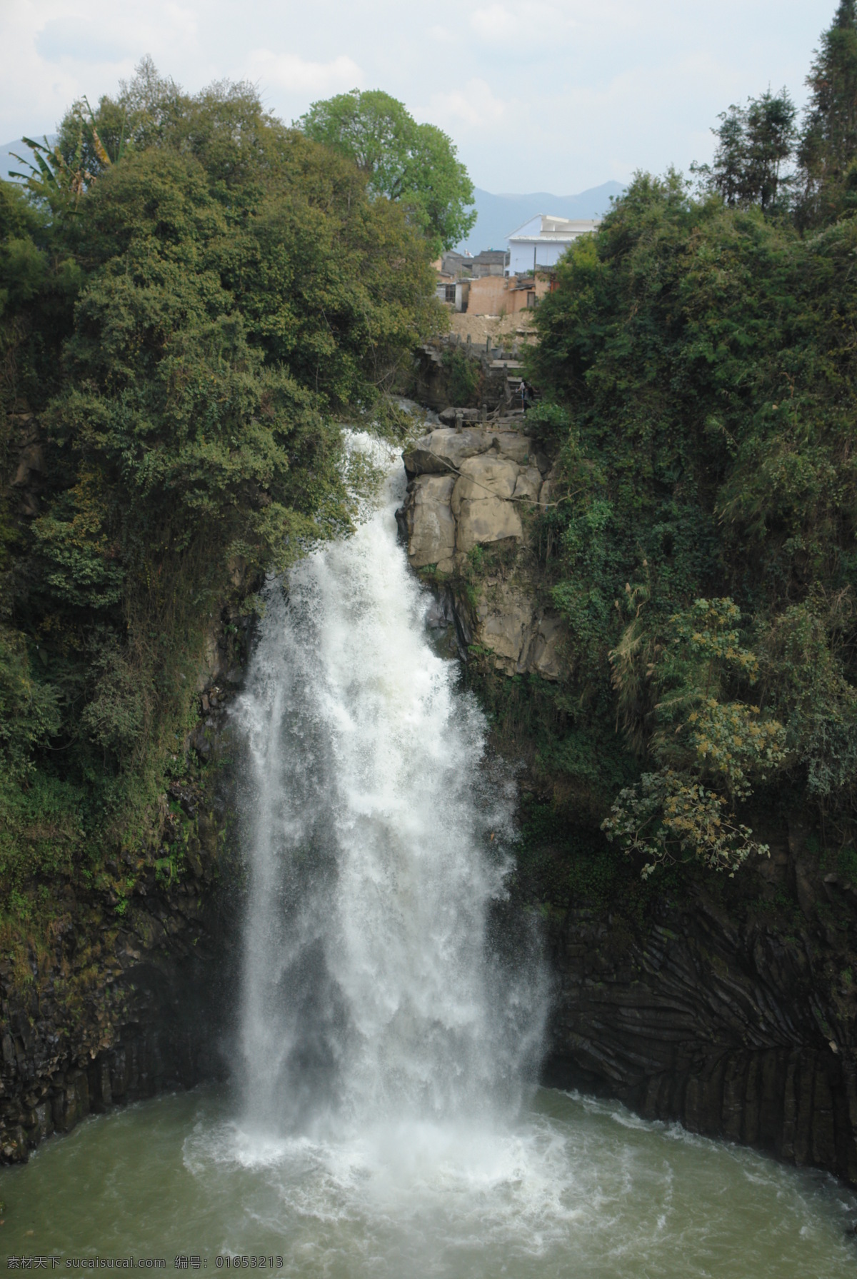 叠水河瀑布 叠水河 瀑布 腾冲 山峰 树木 河流 旅游摄影 自然风景 摄影图库 腾冲风光