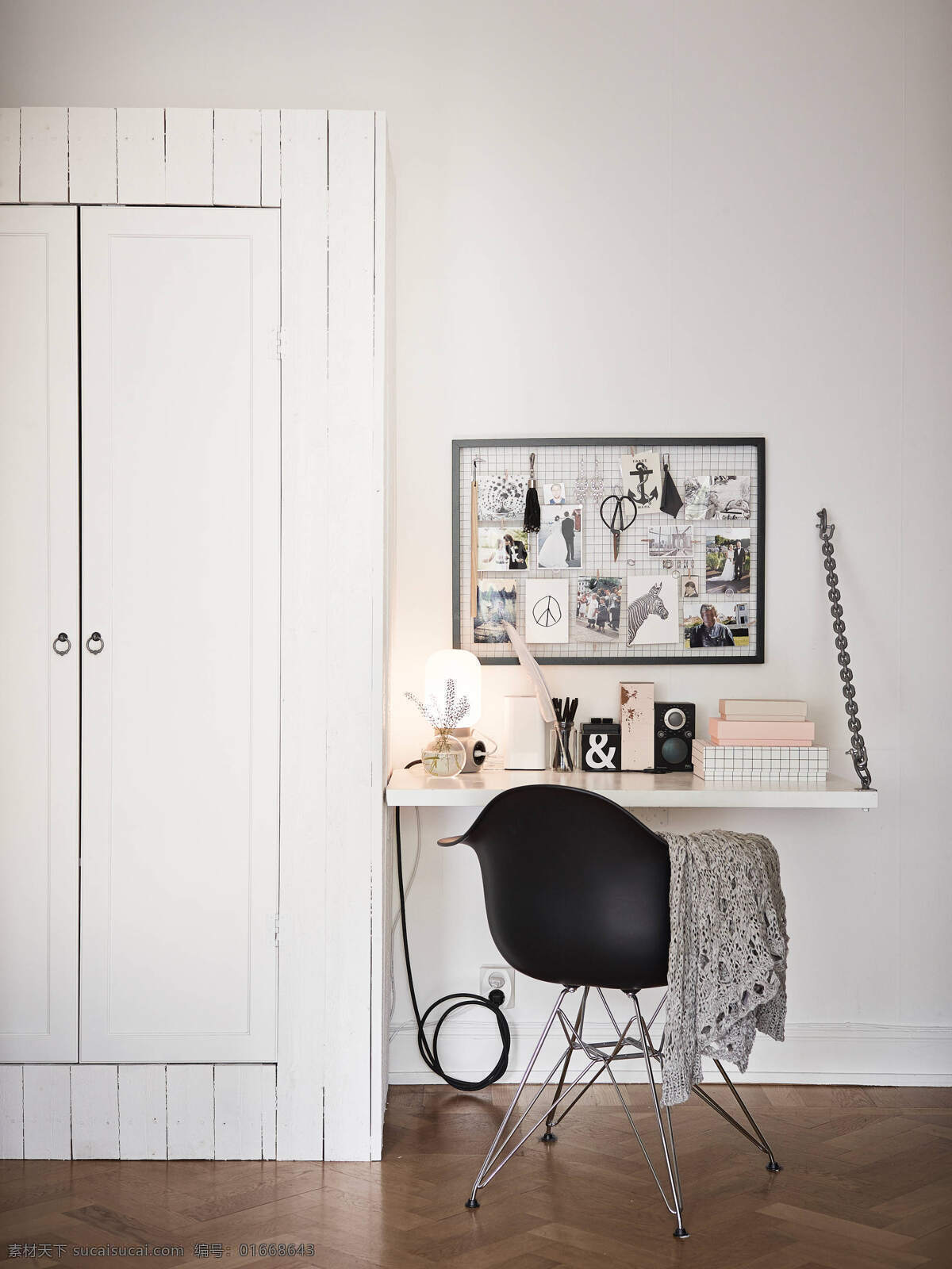 简约 卧室 梳妆台 装修 效果图 木地板 白色衣柜 白色墙壁 简易椅子