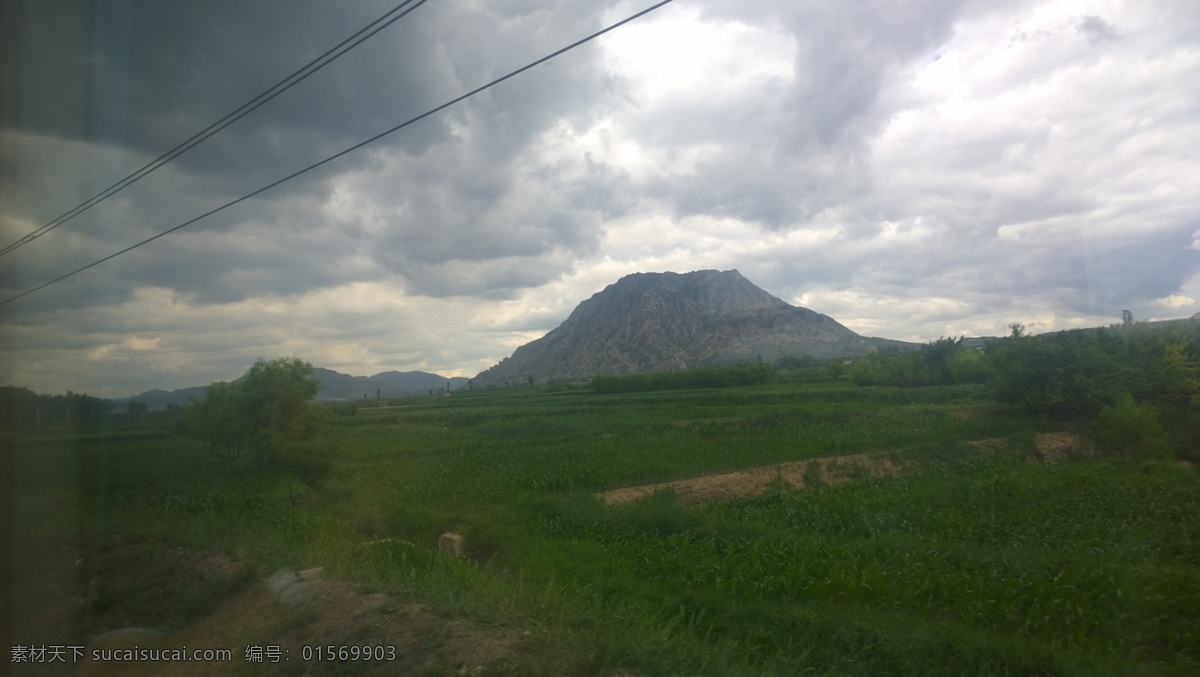 火车窗外的山 火车 内蒙古 旅行 窗外 山 麦地 农田 草地 石山 山坡 火车旅行 旅游摄影 自然风景