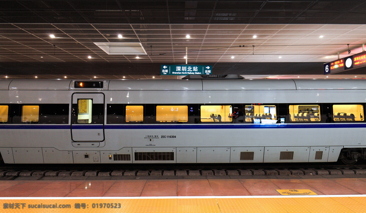 和谐号列车 交通 夜景 营运 高铁 列车 和谐号 站内 停泊 现代科技 交通工具