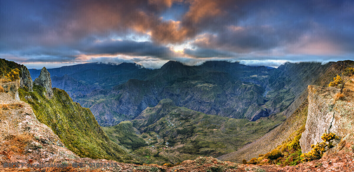 休闲 旅游景区 天空 白云 高山 植物 景区 景观 自然风光 休闲旅游 山水风景 风景图片