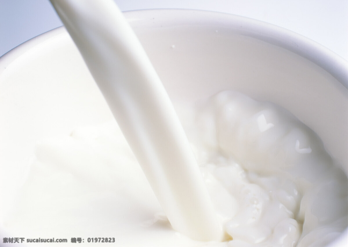 倒 牛奶 倒牛奶 杯子 容器 动感牛奶 动感液体 乳白色液体 动感 饮品 饮料 餐饮美食 酒类图片