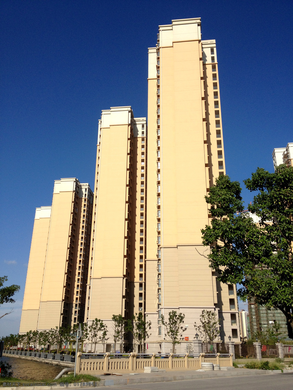 千 灯 古镇 风景 大厦 高楼 建筑 建筑景观 绿树 自然景观 千灯古镇风景 千灯公园 千灯美景 家居装饰素材 灯饰素材
