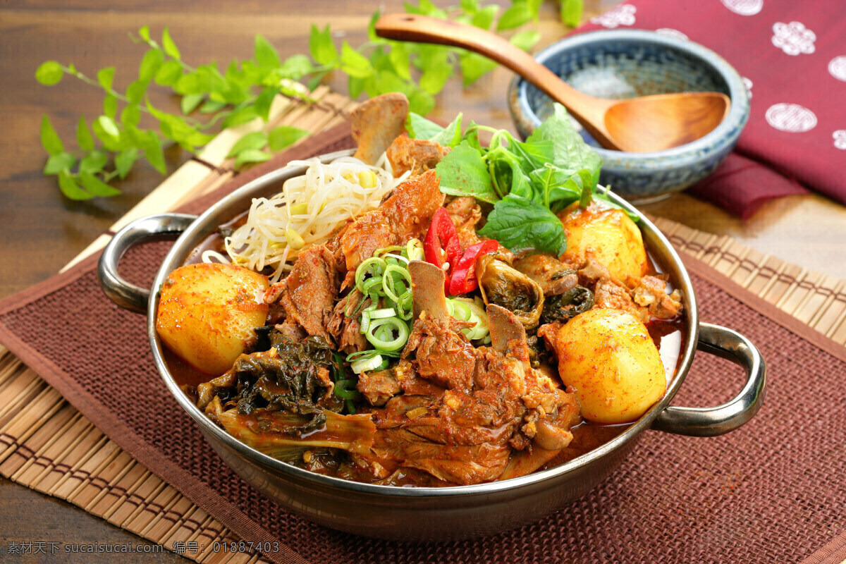 韩国料理 菜 土豆汤 汤匙 排骨 美食 饮食 韩国传统美食 餐饮 餐饮美食 传统美食 摄影图库